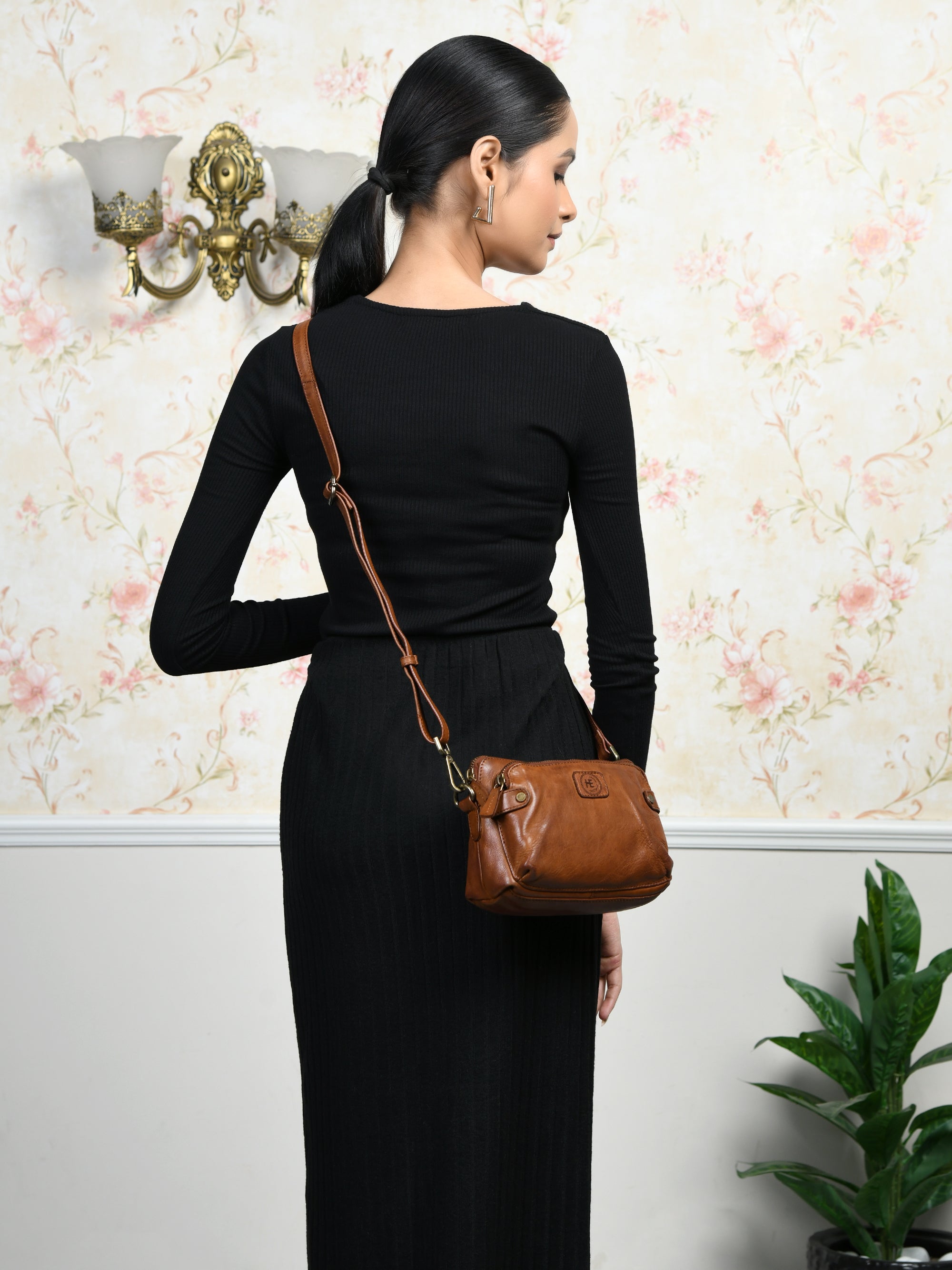 Classic Cognac Leather Women's Handbag - Maroon colour