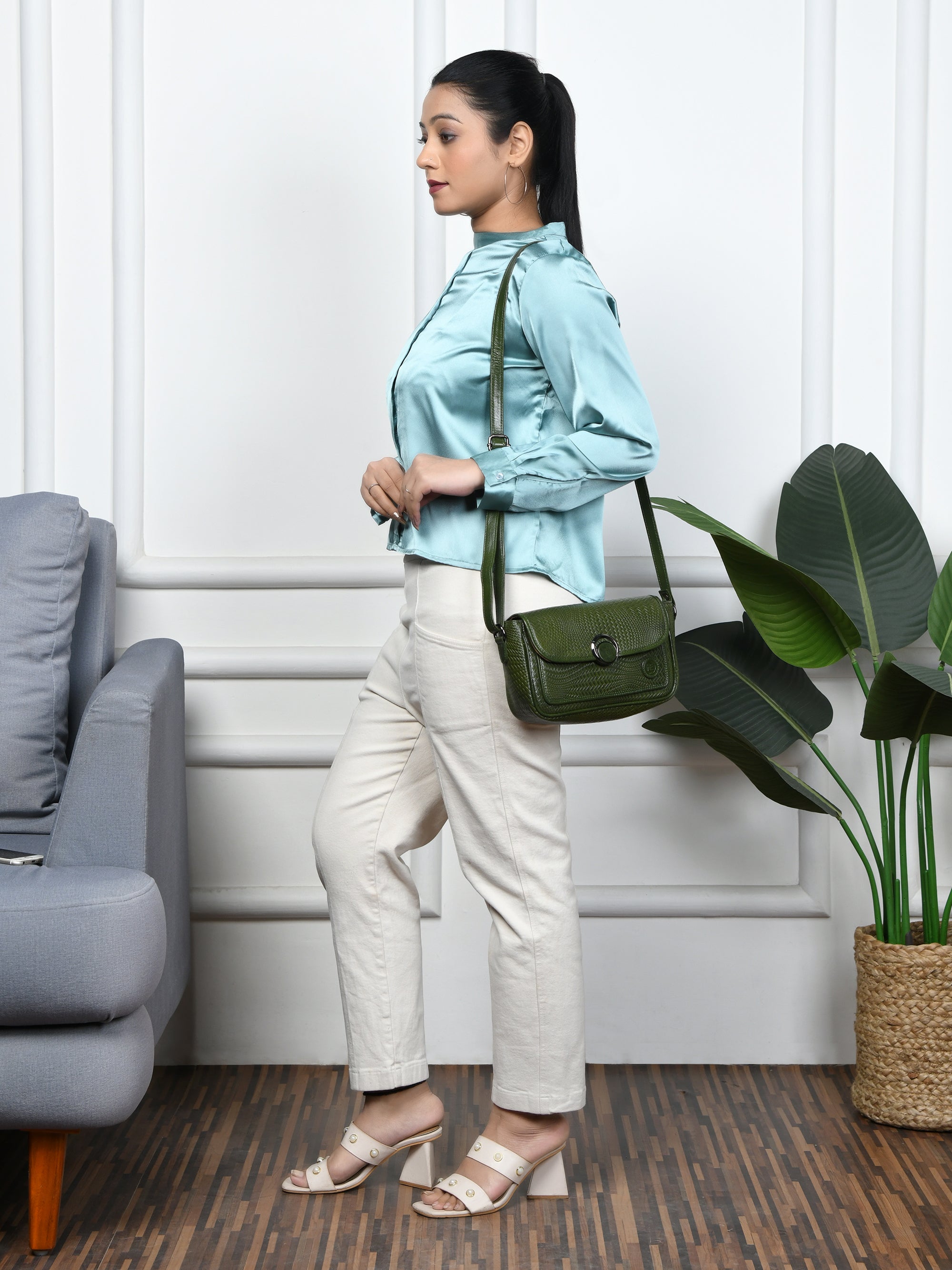 Chic Leather Women's Handbag - Olive Colour