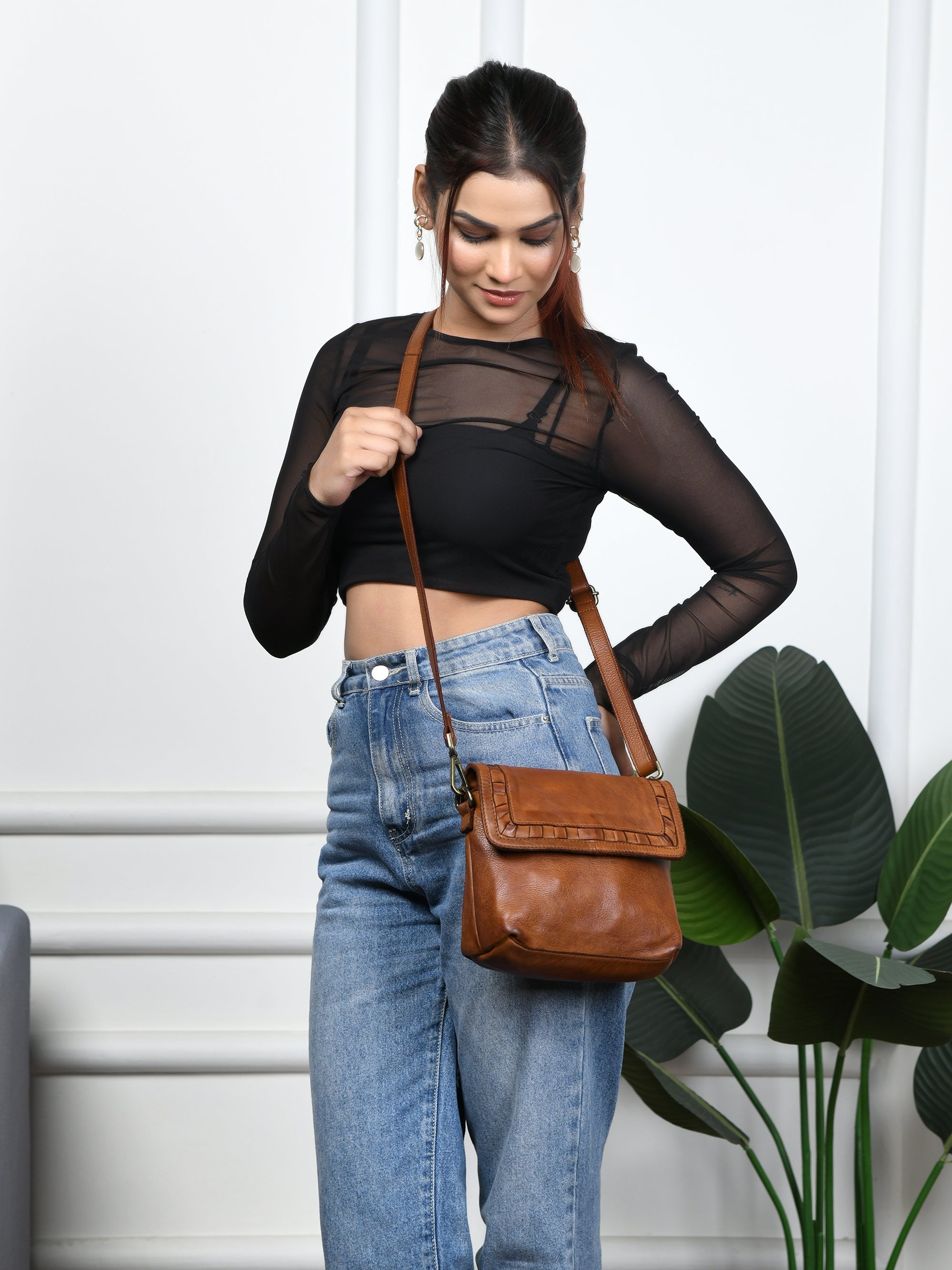 Verdant Crossbody Women's Leather Handbag - Maroon Colour