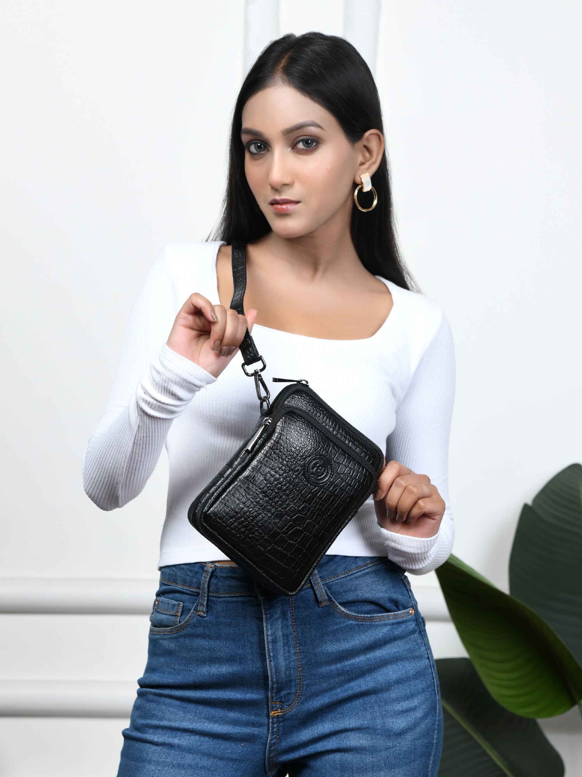 Croc Luxe Leather Sling Bag – Black Colour